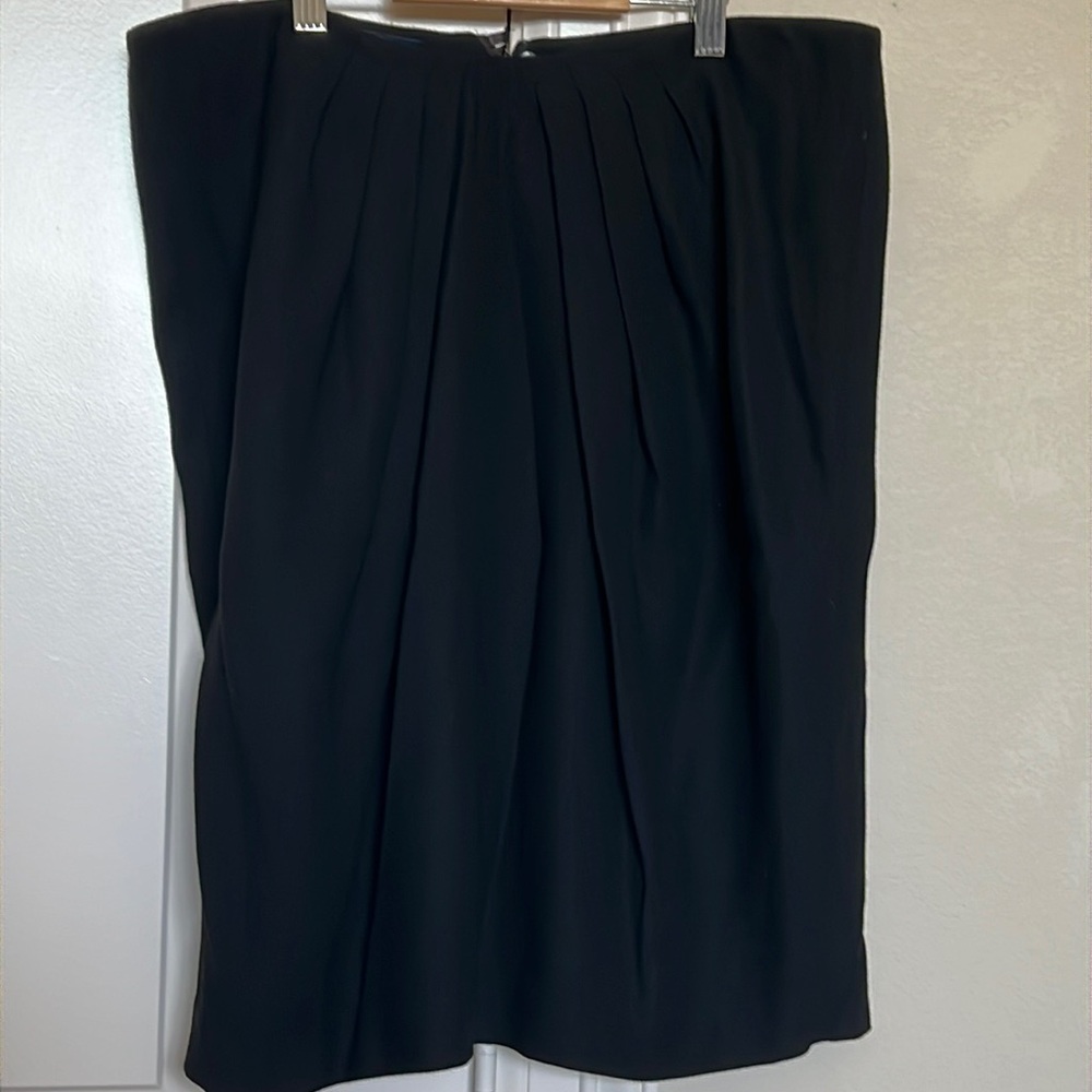 Brooks Brothers crepe pleated skirt - Picture 2 of 5